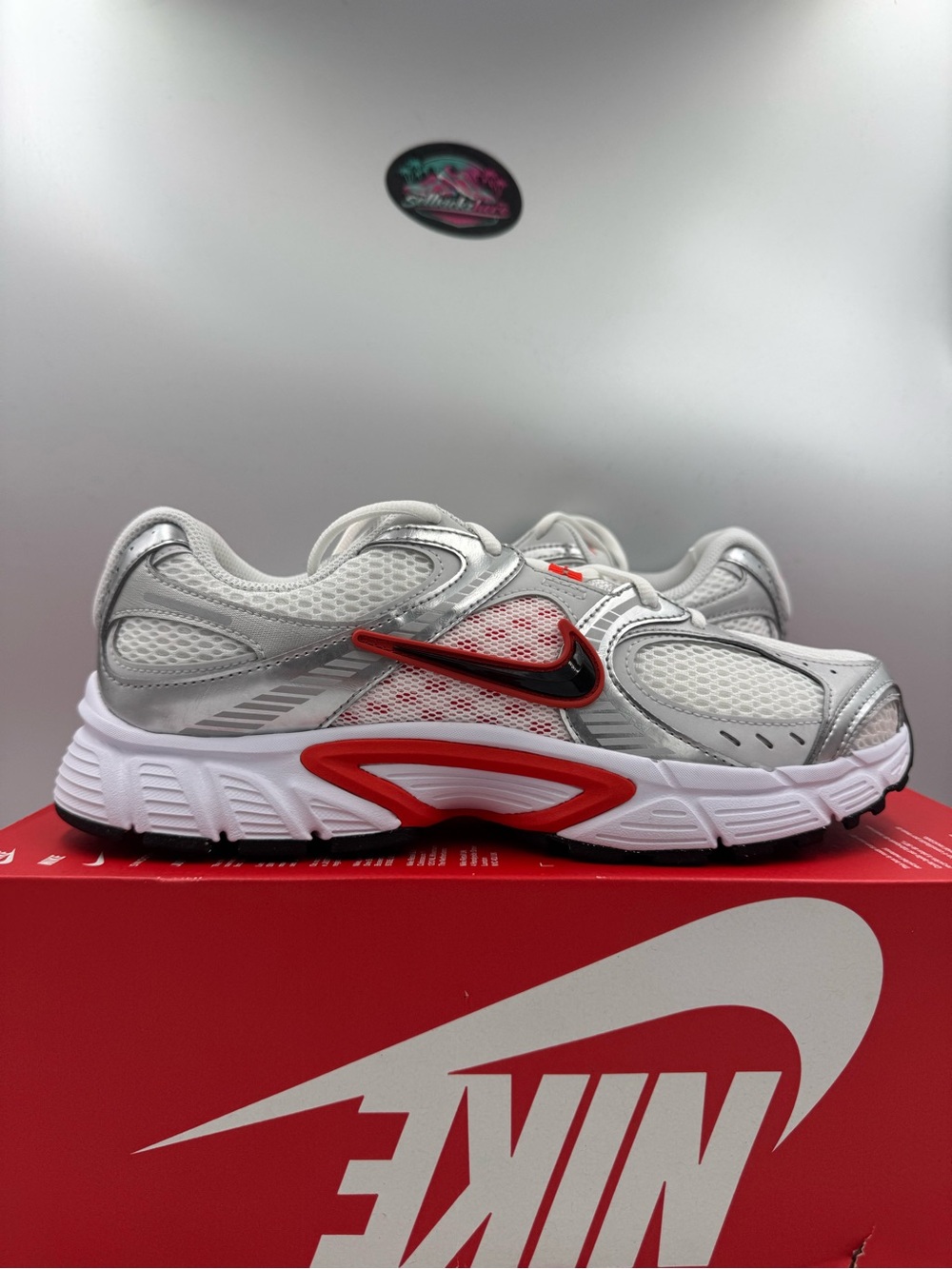Nike V5 RNR White Black Picante Red BRAND NEW Size 10 Women